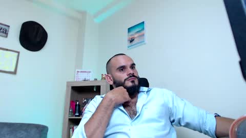 Snapshot of esteban_fer chatting on May 2026 01:10:02 AM Esteban Fernandez online show from May 2026 01:10:02 AM