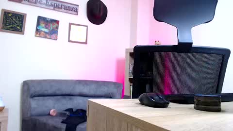 Snapshot of esteban_fer chatting on May 2026 06:39:01 PM Esteban Fernandez online show from May 2026 06:39:01 PM