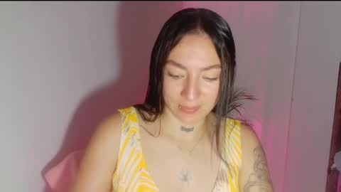 estefa1 online show from December 2025 06:57:02 PM