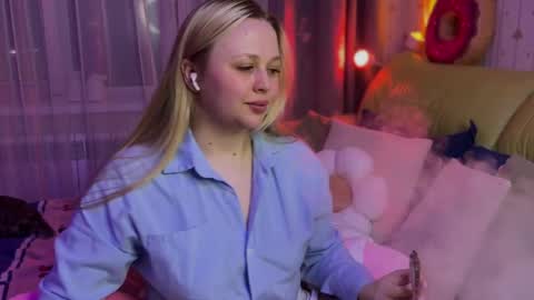 Estella online show from April 2026 04:04:02 PM