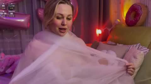 Estella online show from April 2026 07:58:01 PM