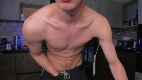 Snapshot of esthetics_boys chatting on May 2026 08:45:01 AM LOUIS online show from May 2026 08:45:01 AM