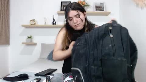 Estrella online show from December 2025 03:45:02 AM