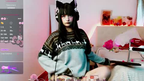 Moon online show from November 2025 08:30:01 PM