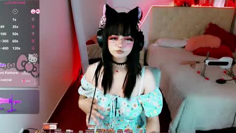 Moon online show from November 2025 08:00:01 PM