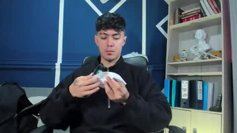 Etham online show from November 2025 12:02:02 PM