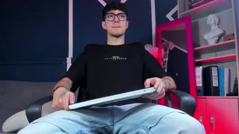 Etham online show from December 2025 04:01:02 PM