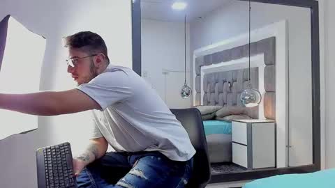 ethan_greys online show from November 2025 04:58:02 AM