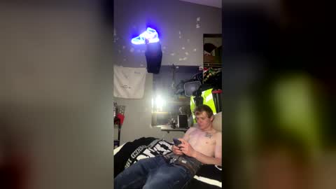 ethanbmx2001 online show from April 2026 07:00:02 AM