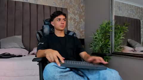Snapshot of ethanlowell chatting on September 2025 03:50:02 AM ethanlowell online show from September 2025 03:50:02 AM