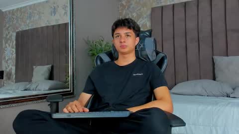 Snapshot of ethanlowell chatting on September 2025 05:44:01 AM ethanlowell online show from September 2025 05:44:01 AM