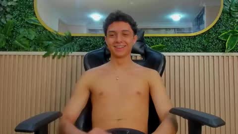 ethanlowell online show from January 2026 04:06:02 AM