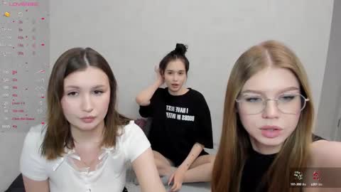 Veronica Tiia Lilith left to right online show from February 2025 08:00:01 PM