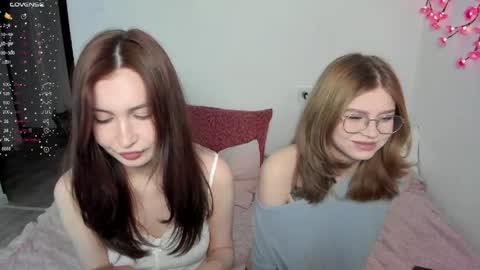 Veronica Tiia Lilith left to right online show from May 2026 05:53:02 PM
