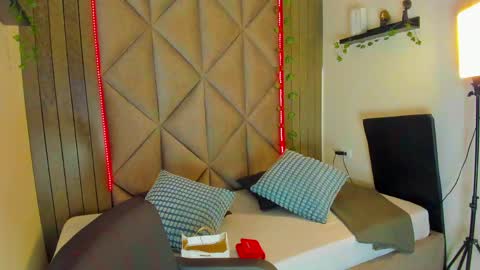 Snapshot of eva_daemon chatting on May 2026 12:00:01 PM EVA DAEMON online show from May 2026 12:00:01 PM