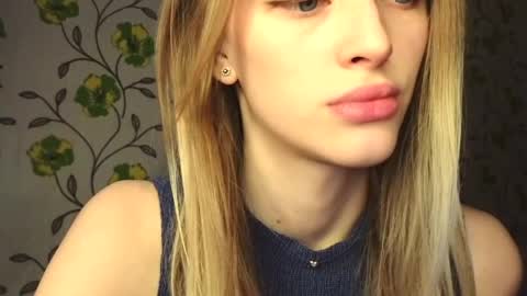 Snapshot of eva_eyre chatting on May 2026 07:46:02 AM Evvie online show from May 2026 07:46:02 AM