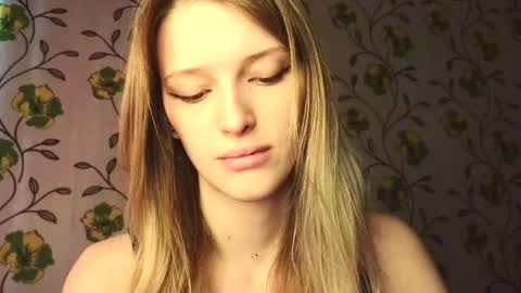Snapshot of eva_eyre chatting on May 2026 02:25:02 PM Evvie online show from May 2026 02:25:02 PM