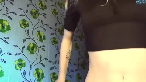 Snapshot of eva_eyre chatting on May 2026 06:09:02 AM Evvie online show from May 2026 06:09:02 AM