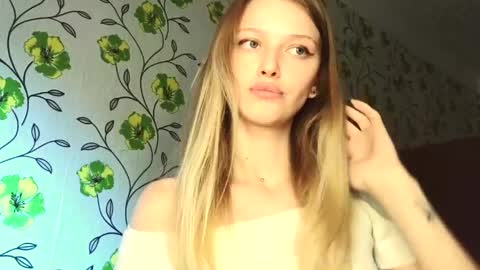 Snapshot of eva_eyre chatting on May 2026 02:23:01 PM Evvie online show from May 2026 02:23:01 PM