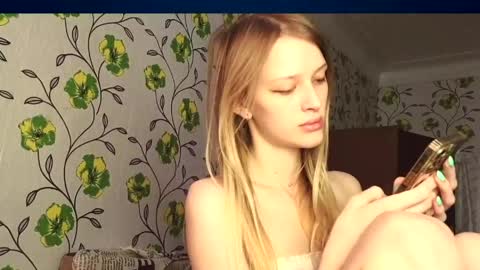 Snapshot of eva_eyre chatting on May 2026 06:43:01 AM Evvie online show from May 2026 06:43:01 AM