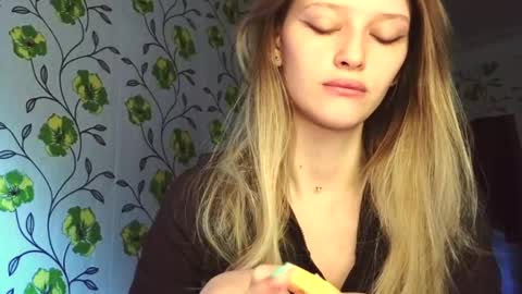 Snapshot of eva_eyre chatting on June 2026 05:20:01 AM Evvie online show from June 2026 05:20:01 AM