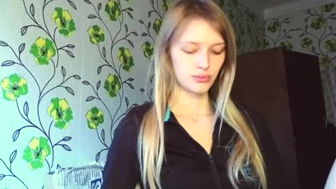 Snapshot of eva_eyre chatting on June 2026 06:42:02 AM Evvie online show from June 2026 06:42:02 AM