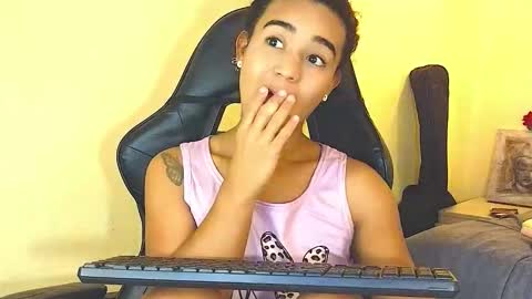 Snapshot of eva_foxs chatting on December 2025 09:31:02 PM Eva Foxs online show from December 2025 09:31:02 PM