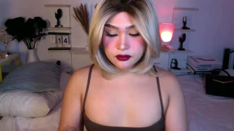 Queen Eva Mazikeen online show from November 2025 08:07:01 PM