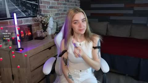 Snapshot of eva_mini chatting on June 2026 09:18:01 PM eva_mini online show from June 2026 09:18:01 PM