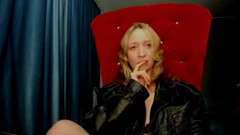 Snapshot of eva_rikchter chatting on October 2025 09:36:01 PM Ice Goddess online show from October 2025 09:36:01 PM