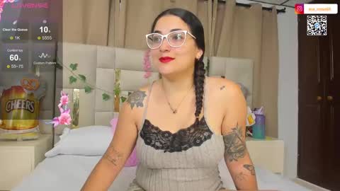 Eva  online show from October 2025 12:01:02 PM