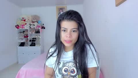 Estefania online show from November 2025 03:05:01 PM
