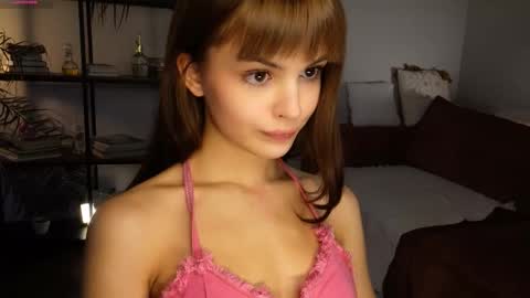Hello my name is Eva its my first day here online show from October 2025 05:05:01 AM