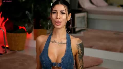 Eva  online show from November 2025 07:16:01 AM