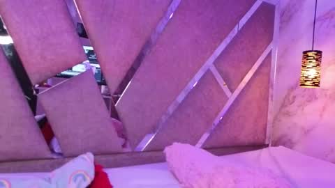 EvaBloom online show from November 2025 09:51:02 PM