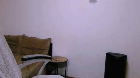 EvadesireONE online show from June 2026 07:22:02 PM