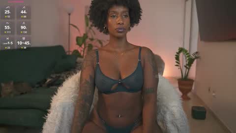 evajacksss_ online show from April 2026 07:09:02 PM