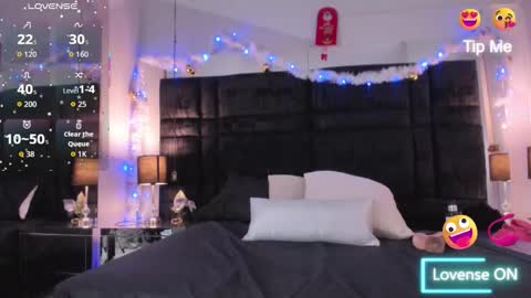 Eva  online show from November 2025 11:58:01 AM