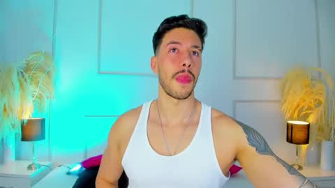 E V A N S online show from October 2025 10:21:01 PM