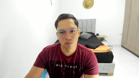 Snapshot of evanss_king chatting on July 2026 04:20:02 PM Mateo and Valerio online show from July 2026 04:20:02 PM