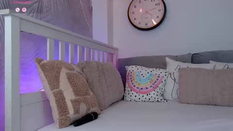 evareyss online show from April 2026 12:50:02 PM