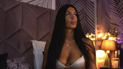 Snapshot of evarhea chatting on April 2026 02:48:02 AM EvaRhea online show from April 2026 02:48:02 AM
