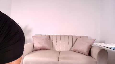 Snapshot of evasweet__ chatting on February 2025 10:25:02 PM EVA LUNA online show from February 2025 10:25:02 PM