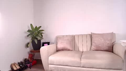 Snapshot of evasweet__ chatting on February 2025 08:30:02 PM EVA LUNA online show from February 2025 08:30:02 PM