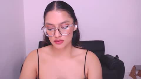 Snapshot of eve_rox18 chatting on December 2024 08:30:01 AM Eve Rox18 online show from December 2024 08:30:01 AM