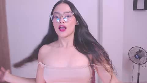 Snapshot of eve_rox18 chatting on November 2025 11:43:02 AM Eve Rox18 online show from November 2025 11:43:02 AM