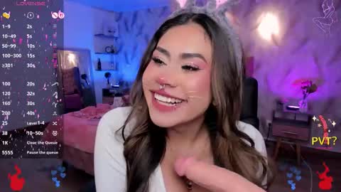 Eveline  online show from October 2025 07:29:02 PM