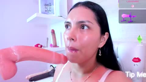 Evelinn belen online show from October 2025 04:27:01 PM