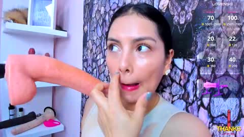 Evelinn belen online show from November 2025 11:44:02 AM