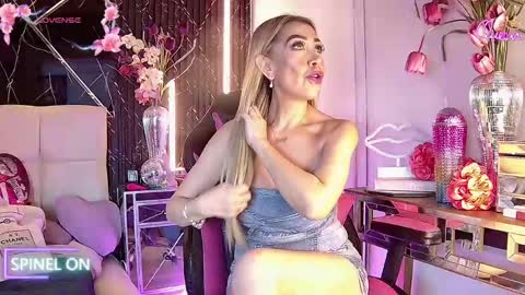 Snapshot of evelynagrey chatting on April 2026 12:08:01 AM EvelynaGrey online show from April 2026 12:08:01 AM